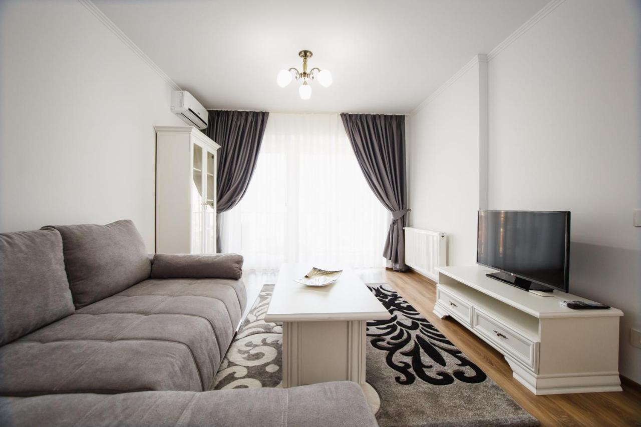 Bright & Elegant Central Apartment Oradea Exterior photo