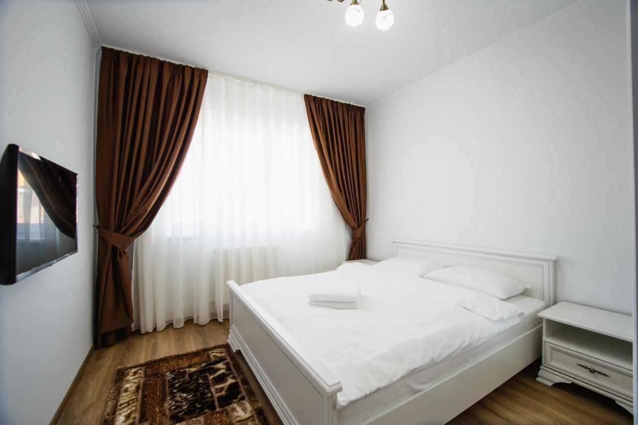 Bright & Elegant Central Apartment Oradea Exterior photo