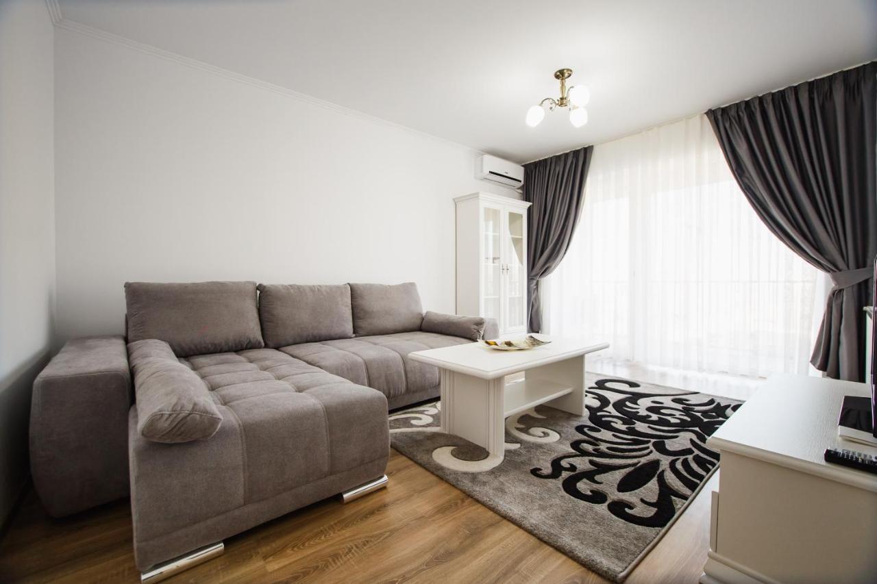 Bright & Elegant Central Apartment Oradea Exterior photo